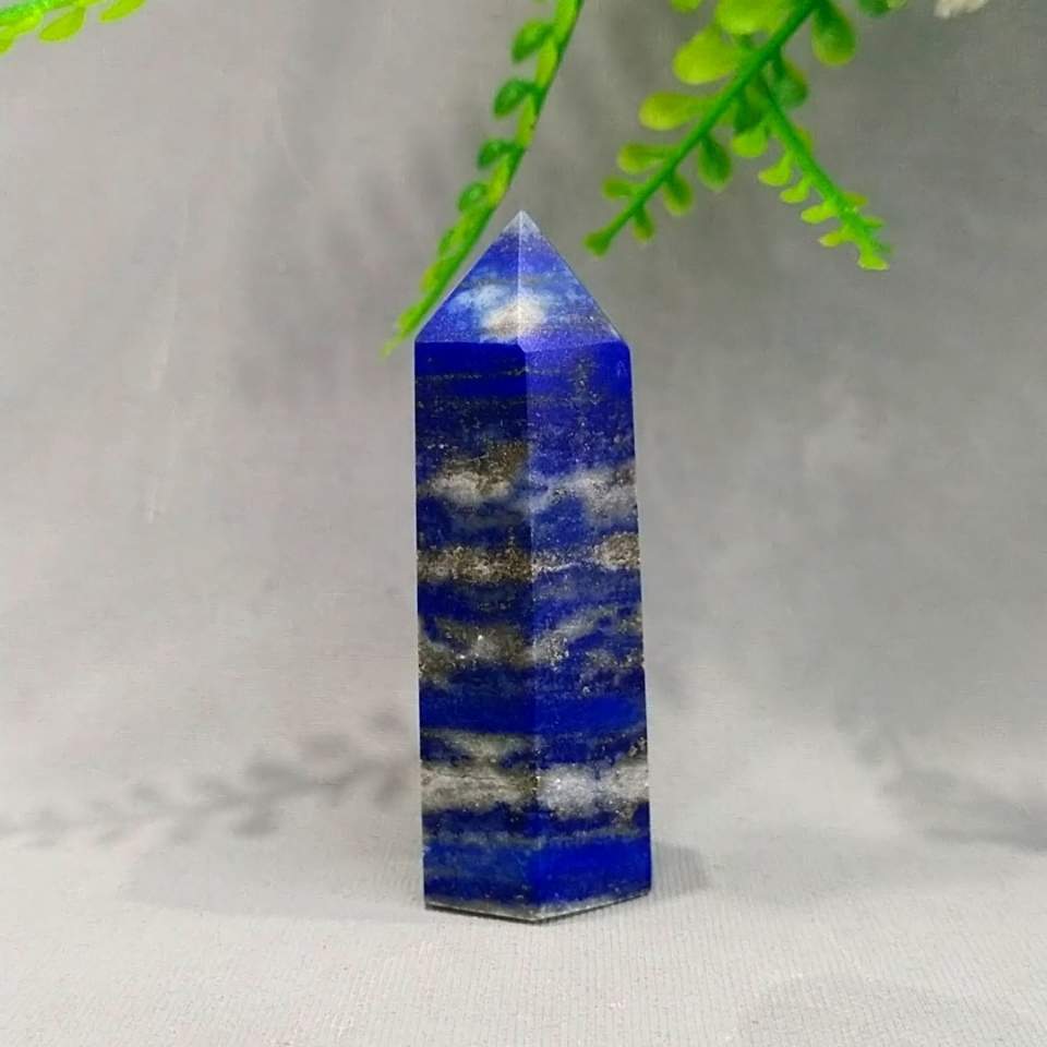 lapis lazuli doğal taş kule 76 gr