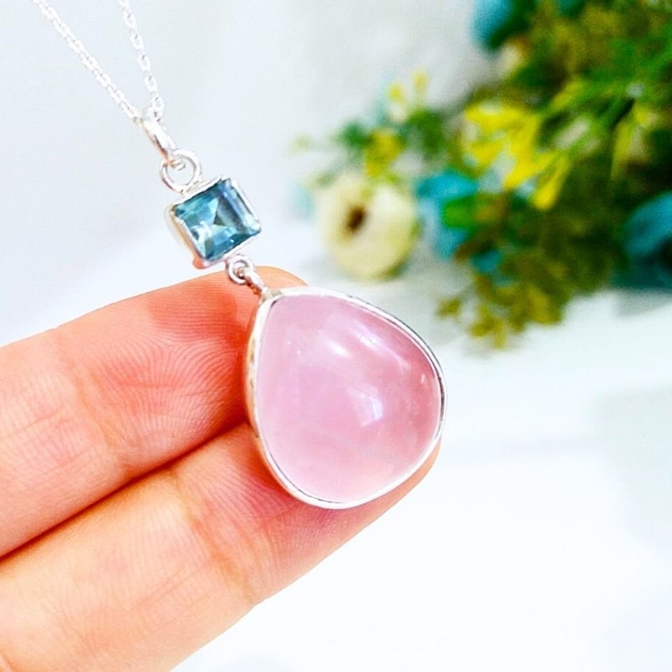 pembe kuvars ve blue topaz doğal taş kolye